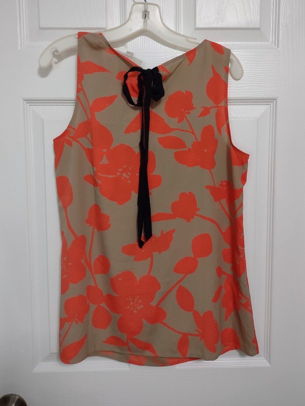 AT Loft Ruffled Top(L) - Picture 2 of 5